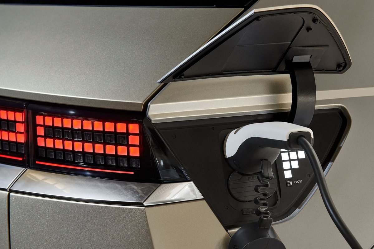 美伊戰爭油價上漲，消費者發現到電動車的好處。