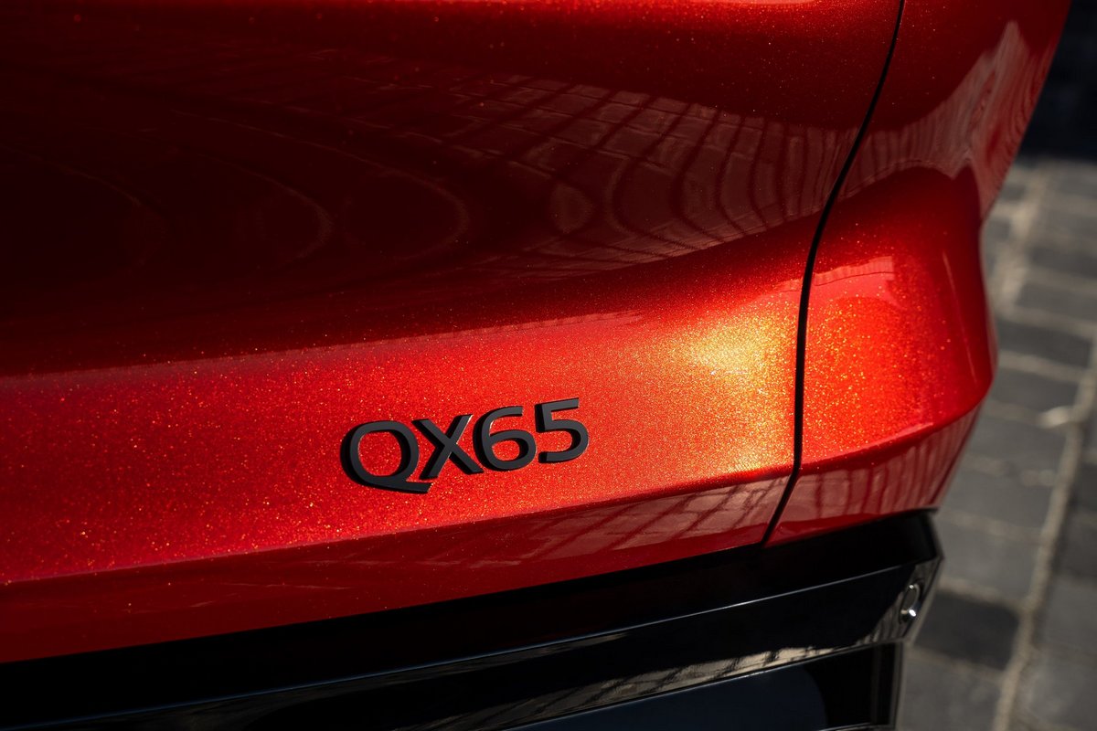 目前休旅車型一律為QX，下一代Q50或許有可能會重新更改車名。