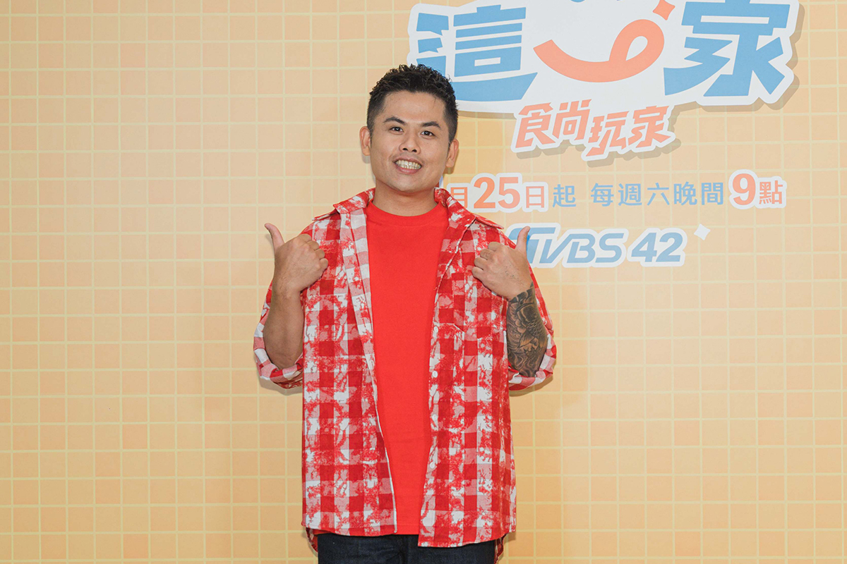 【車勢星聞】《食尚玩家》全面改版新企劃《我們這一家》主持人張再興。（圖：TVBS提供） 