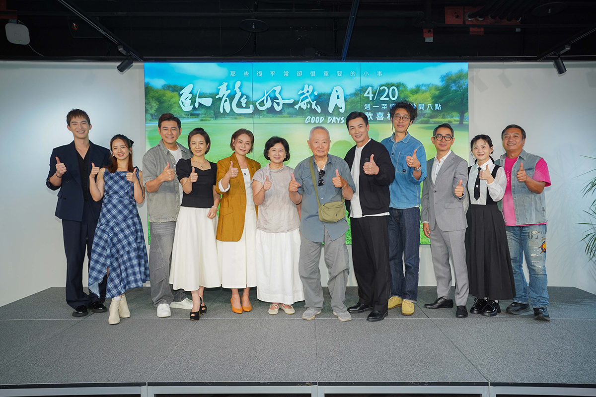 【車勢星聞】《臥龍好歲月》首映記者會左起：楊鎮、臧芮萱、陳熙鋒、陳仙梅、梁家榕、蘇明明、上官鳴、伊正、馬念先、謝其文、張育綺、王中平。（圖：大愛電視提供）