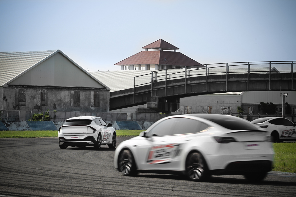 彎中可感受到VSEV+擁有良好的支撐性，尤其還是搭載在2噸多重的電動車。