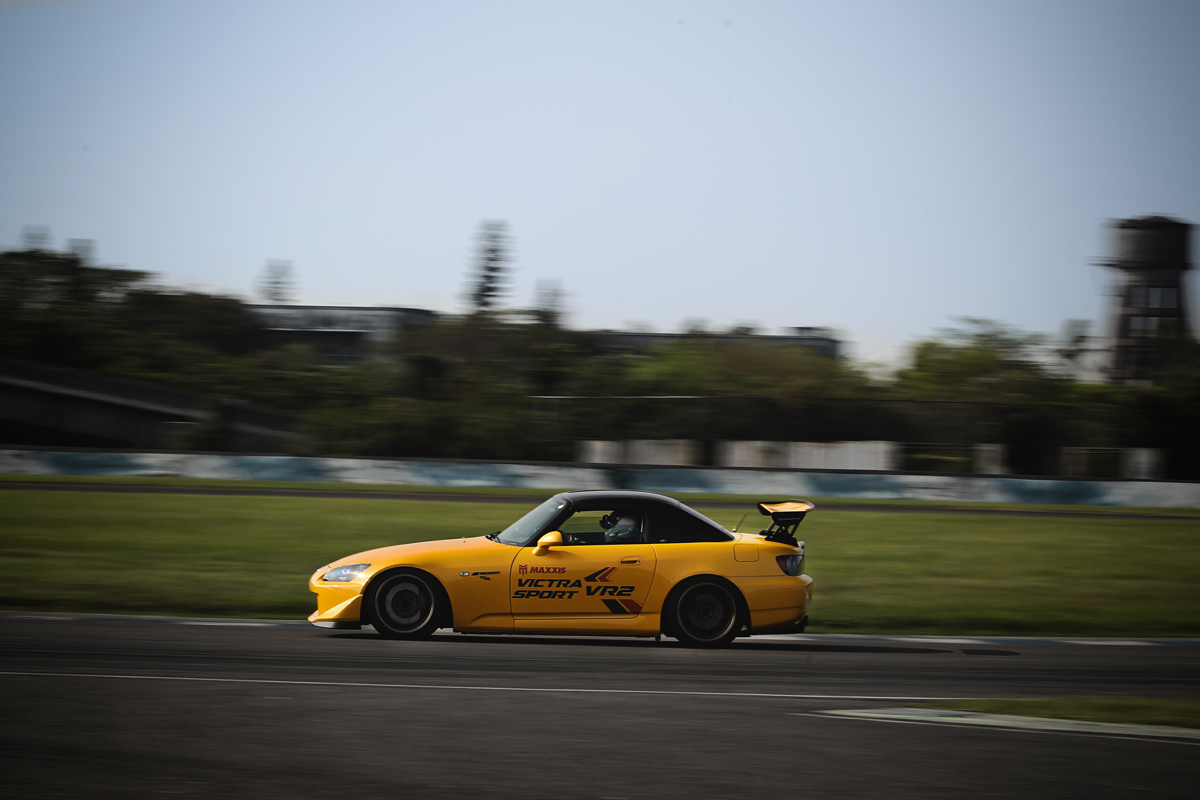 Victra Sport VR2於彎中有著不俗的支撐力。