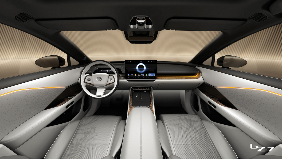 配備15.6吋中控螢幕。