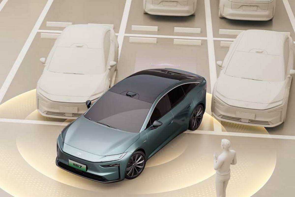 配備遙控停車與記憶泊車駕駛輔助。