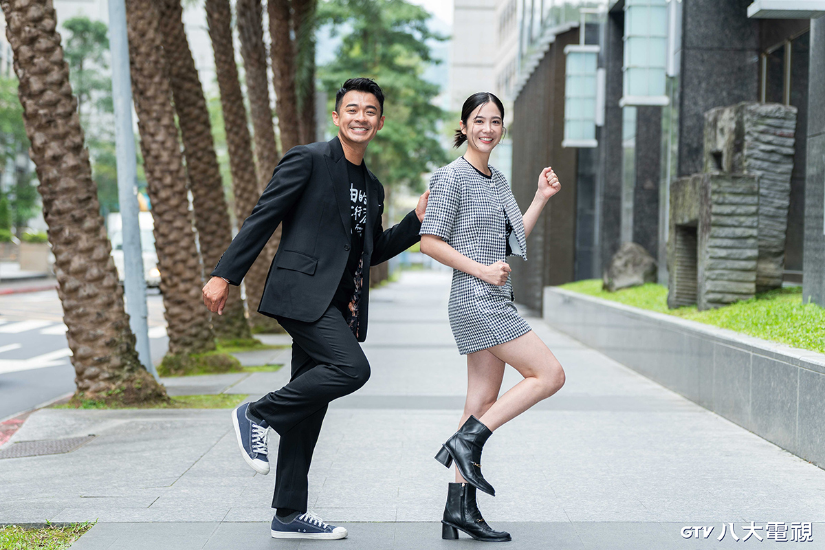 【車勢星聞】八大電視《自由的旅行者》全新第三季，4月25日全台首播。(左為主持人融融、右為搭檔黃可欣)(圖／八大電視 提供)