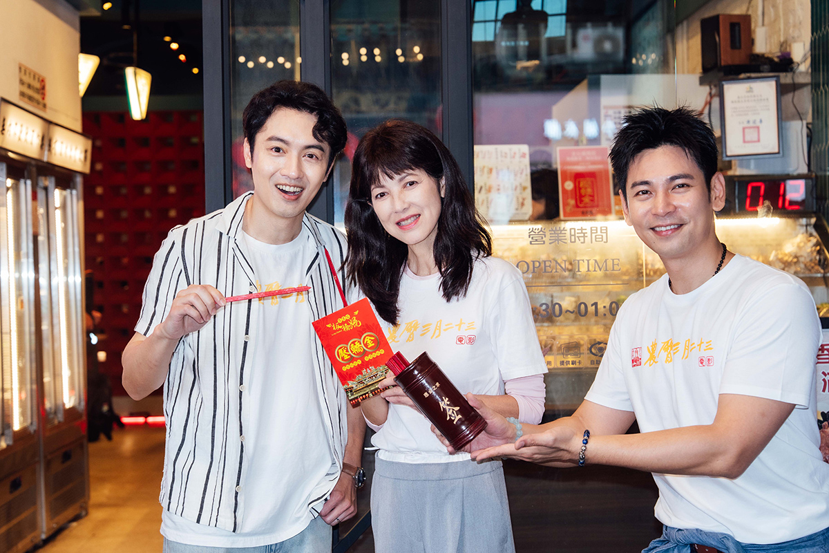 【車勢星聞】左起吳政勳、陳明真、楊子儀號召粉絲力挺支持電影「農曆三月二十三」吃串燒滿額消費可抽籤送串燒、電影兑換卷與限量壓轎金。（圖：焦糖楓）