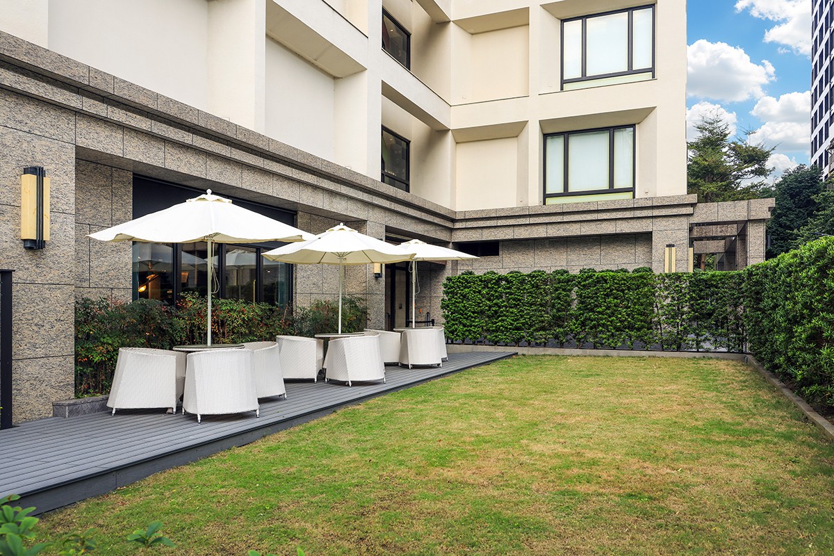 慕舍酒店「綠洲 Oasis」出全新午茶系列，在綠地庭院中感受簡單的快樂。（示意圖：品牌提供）