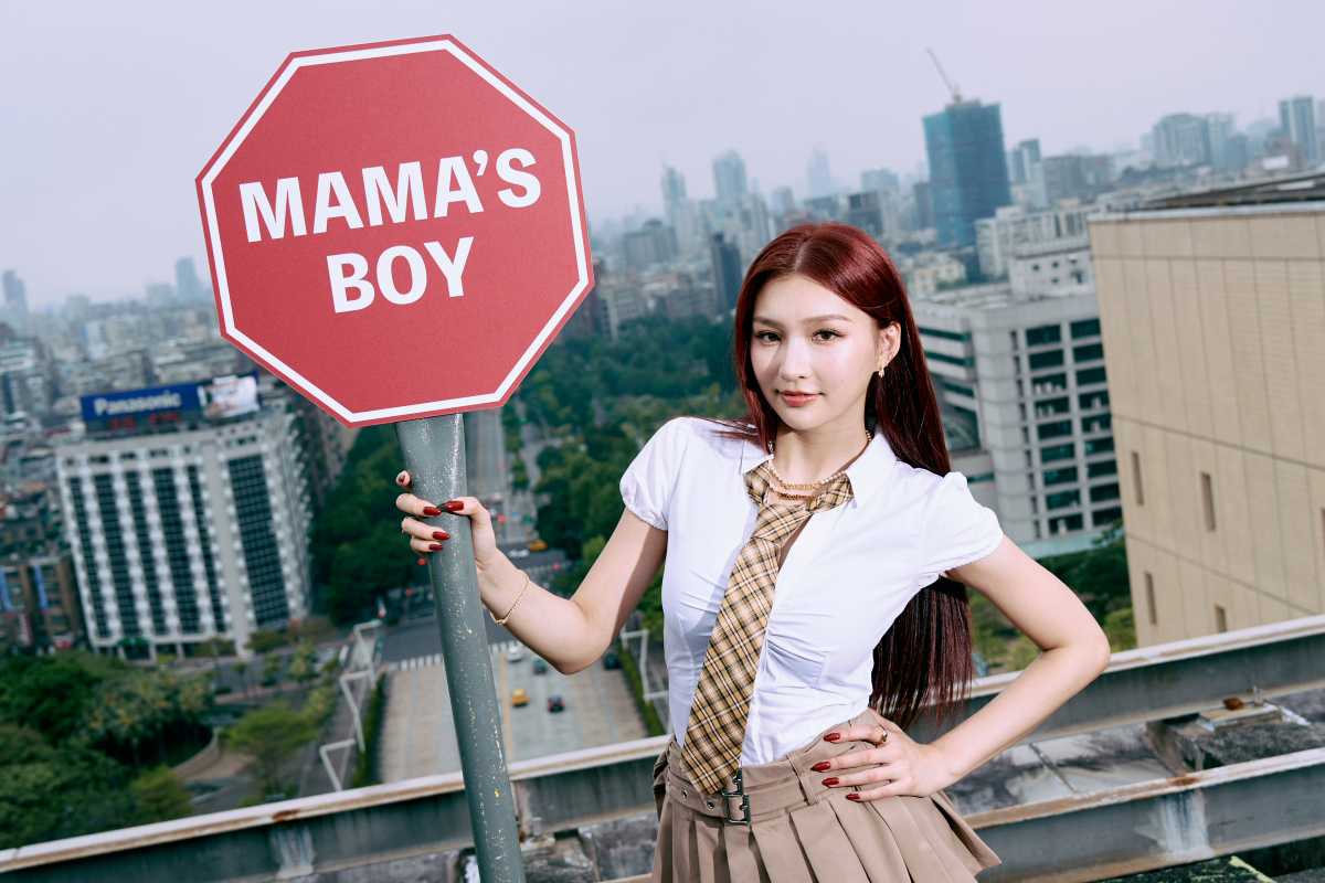 【車勢星聞】申力安推出輕搖滾創作單曲〈Mama's Boy〉，靈感來自社群平台媽寶故事。（圖：星光瑞瑞提供） 