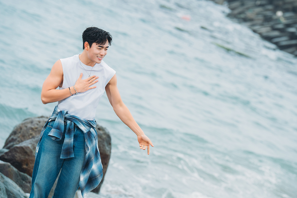 【車勢星聞】時差助攻 凌晨開工不喊累！WillTrip 須弘道新歌〈小點點〉MV山海狂奔  (  粹譜藝人經紀 提供 )