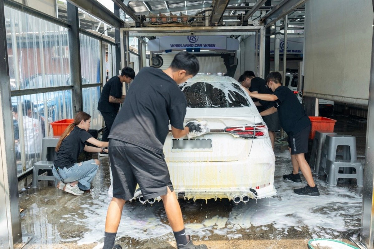 社團法人台灣人車公益協會日前於新北市泰山A8旋風洗車中心舉辦全台首場大型公益洗車活動。