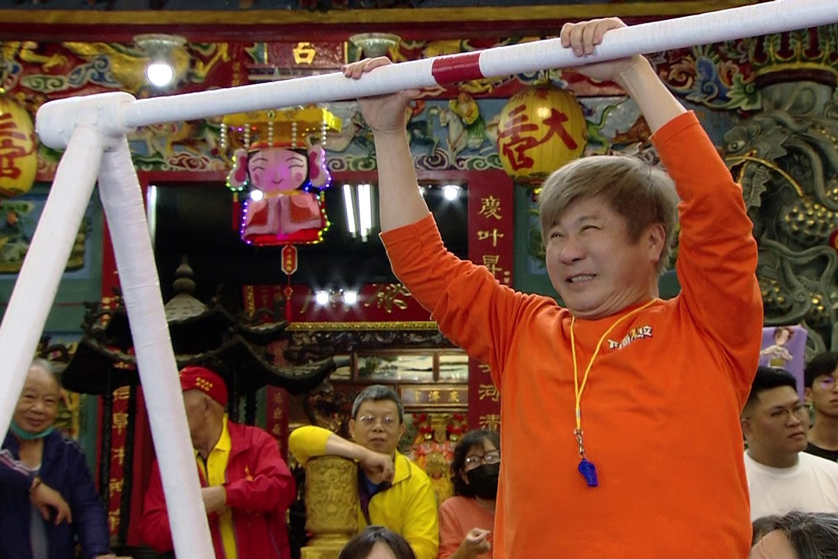 【車勢星聞】《綜藝大集合》基隆慶濟宮錄影，製作單位設計全新遊戲。（圖：民視提供）