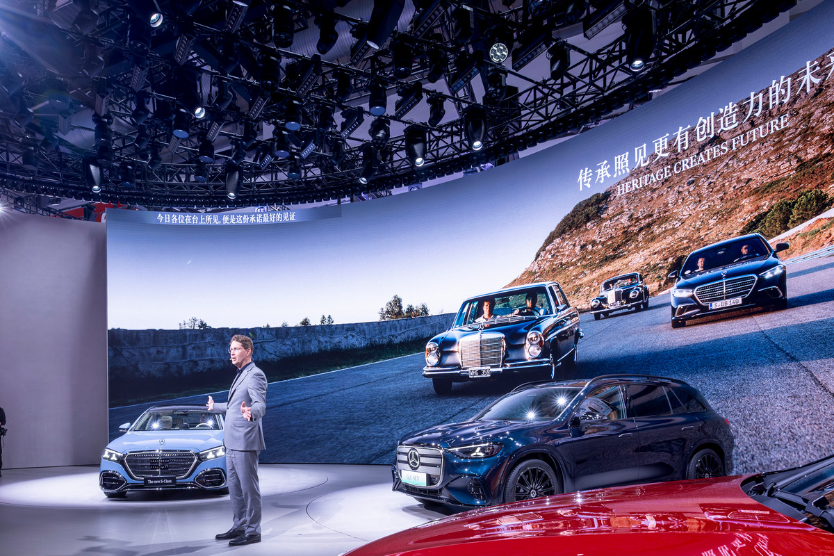 為了賺人民幣Mercedes-Benz執行長Ola Källenius高喊「我是中國人」。