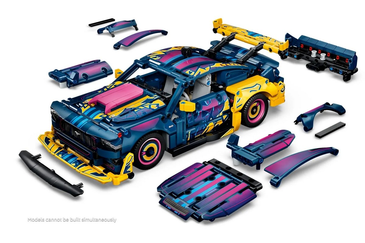 Technic系列Mustang GT模型可組裝標準版或賽車版。