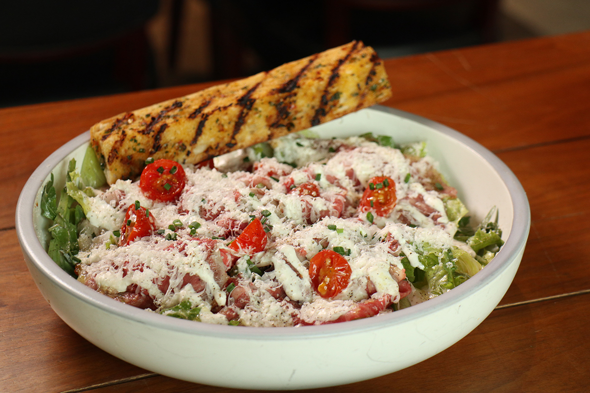 S&W Grill烤牛肉主餐沙拉。（示意圖）