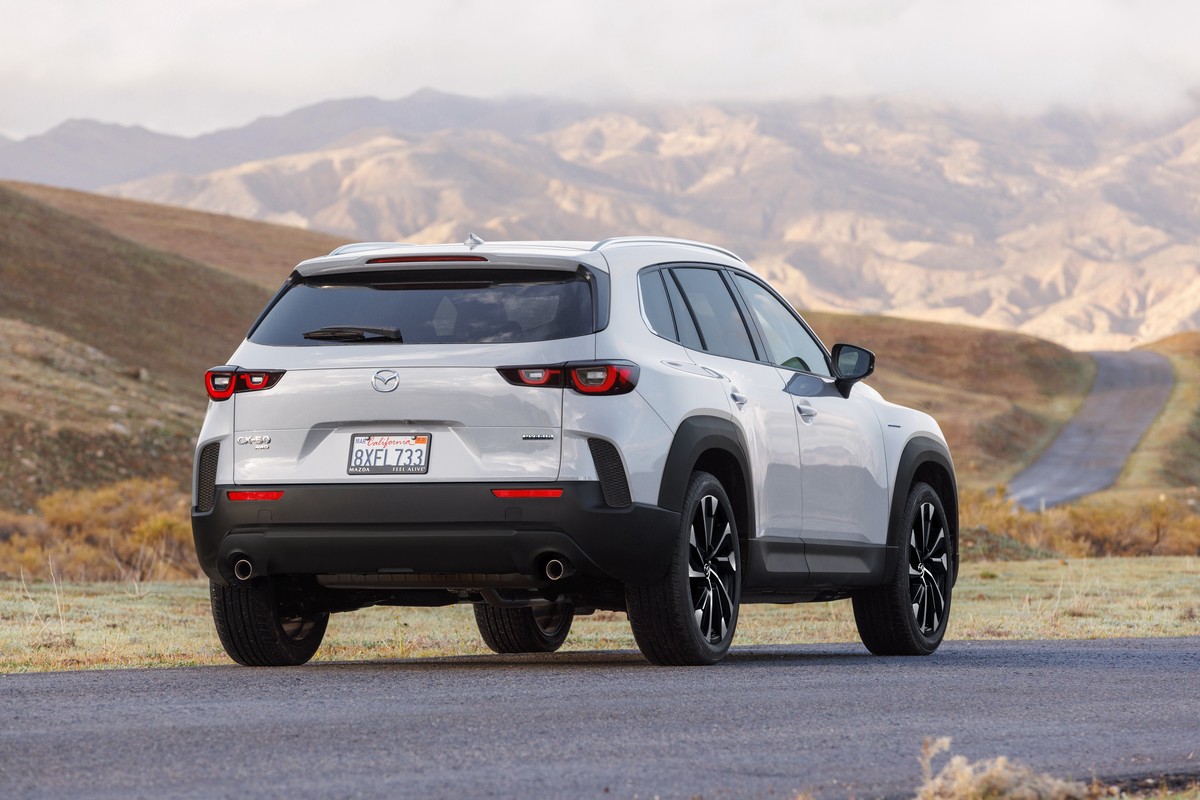 Mazda CX-50 2025年美國銷量為110,345輛，其中2.5自然進氣銷售57,372輛，Hybrid則有41,130輛。