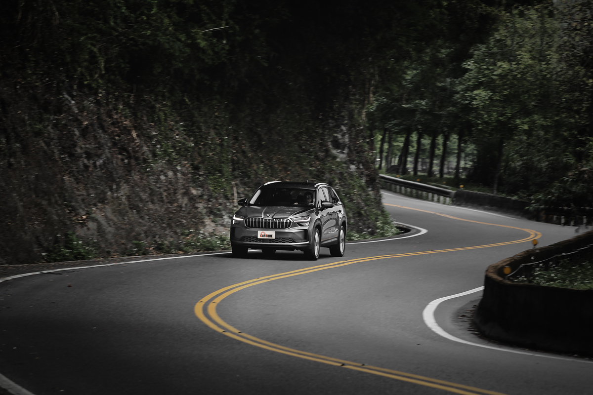 Kodiaq 2.0 TSI 4×4具有204hp/32.7kgm最大動力，四輪驅動系統讓車輛在山路擁有出色的循跡性。