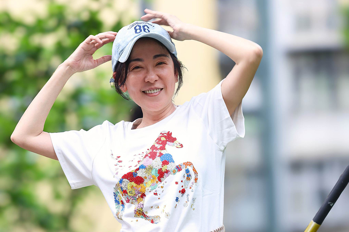 【車勢星聞】況明潔曾是「左撇子女孩」，本色挑戰電競拍《開始》。（圖：公視提供）