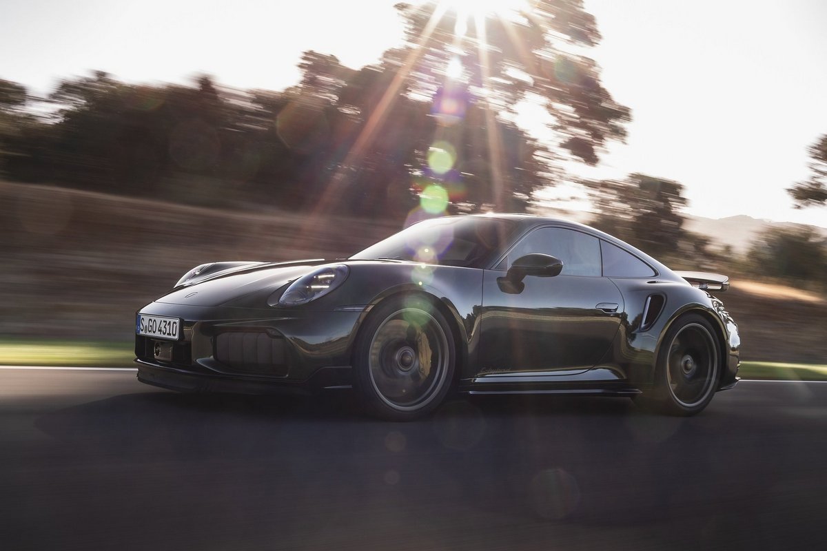 澳洲Porsche表示現階段Porsche會採取燃油與T-Hybrid動力選項，2030年前911不會轉為純電系統。