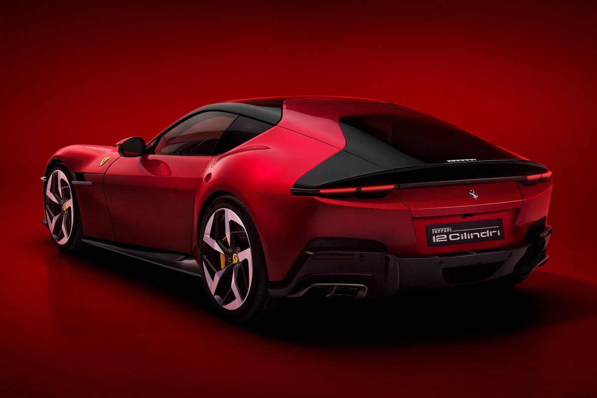 近日有傳聞Ferrari將於7月推出限量手排12Cilindri。
