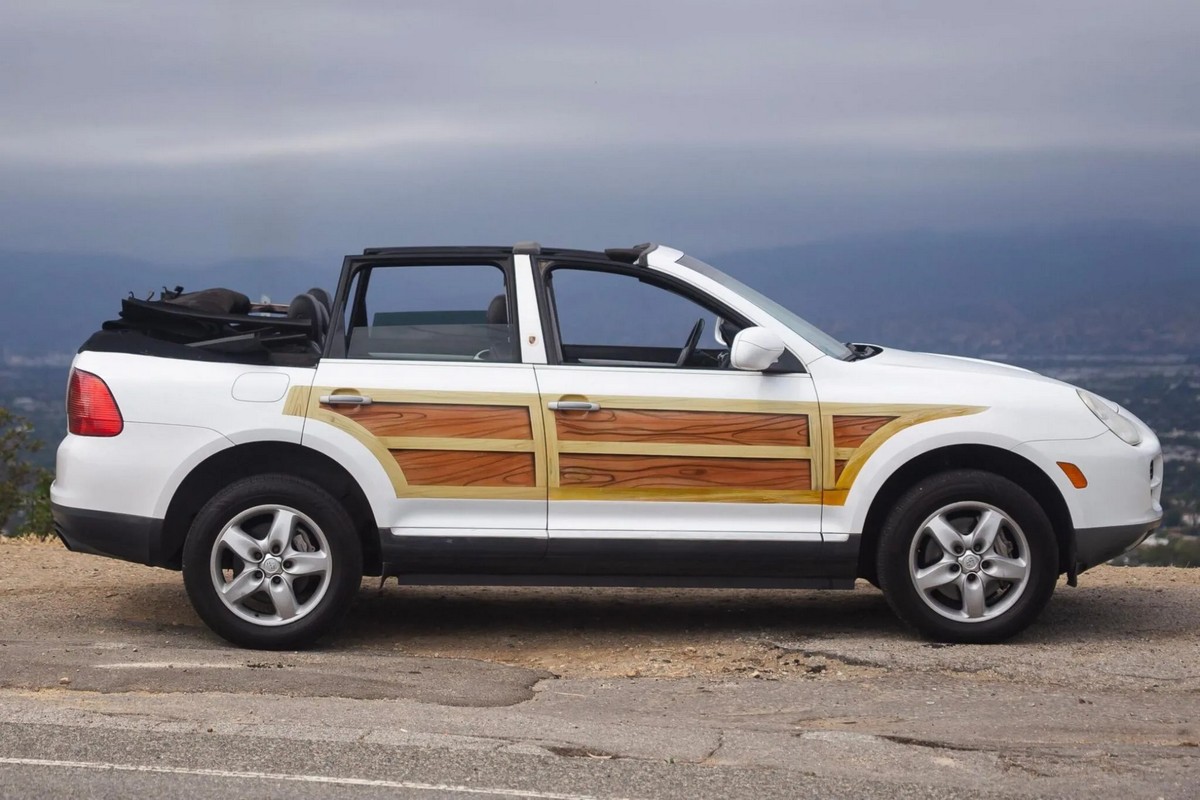 加州有輛2005年Cayenne S交由Newport Convertible Engineering改為敞篷車。