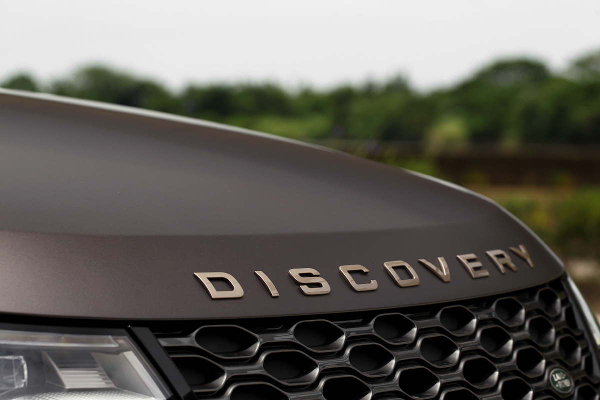 車頂、車側飾板、Discovery 字徽、保險桿、22吋輪圈等處皆採用佩特拉銅色。
