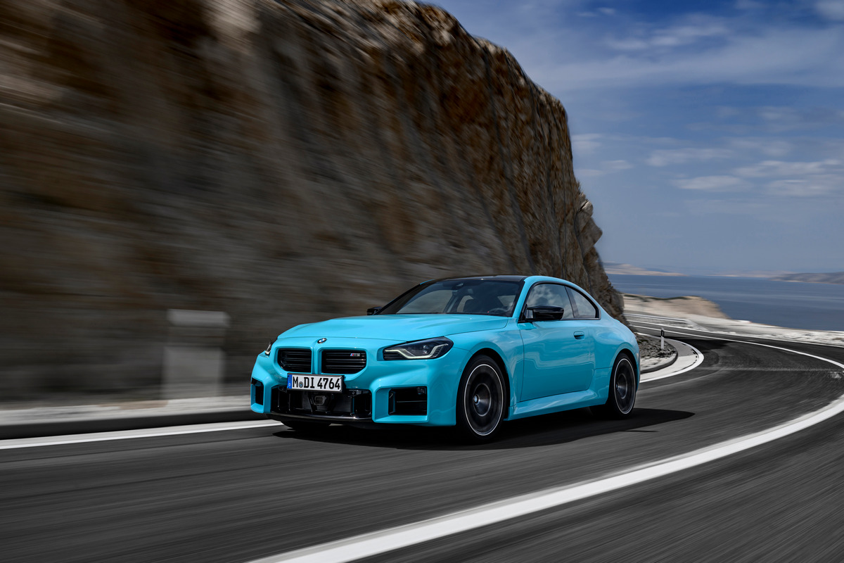 M2 M xDrive一樣具有480hp動力，僅提供八速手自排變速系統，0～100km/h加速3.7秒。