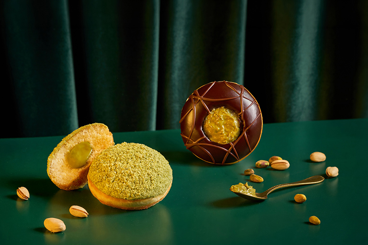 Krispy Kreme打造【Deluxe Pistachio 極奢・開心果】開心升級。（示意圖：品牌提供）