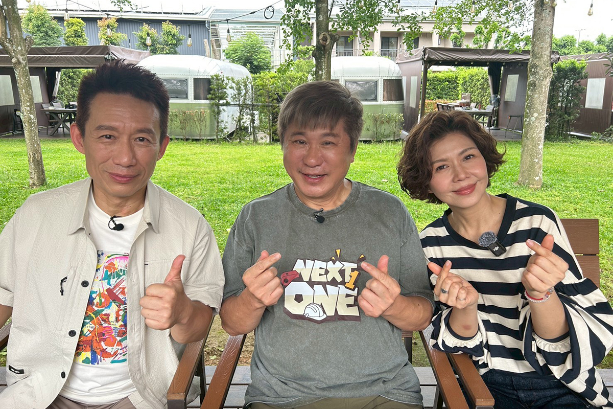 【車勢星聞】胡瓜《下面一位》與郭子乾、于子育體驗綠野賽車。（圖：下面一位提供） 