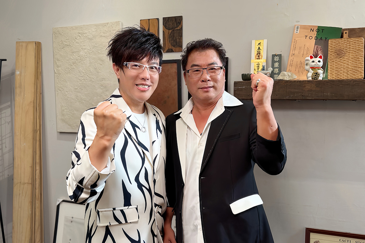 【車勢星聞】「辦桌二人組」馮偉傑合體新搭檔推出新歌〈我挺你〉。（圖：蔘龍集團提供） 
