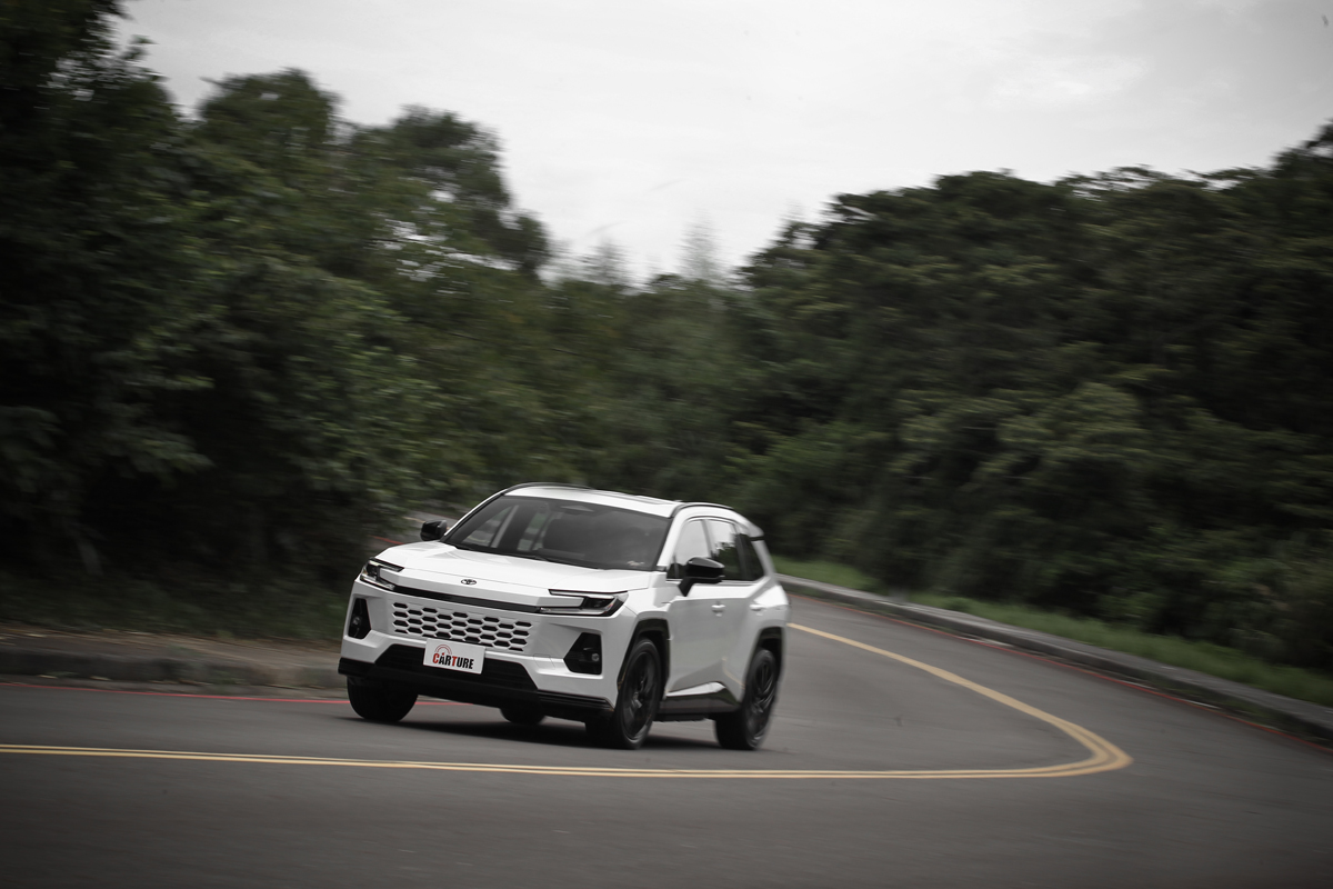 RAV4 PHEV擁有車系最強的329ps最大馬力。