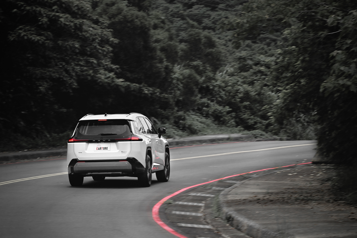 實際加速RAV4 PHEV就已有一般車型Sport模式力道。