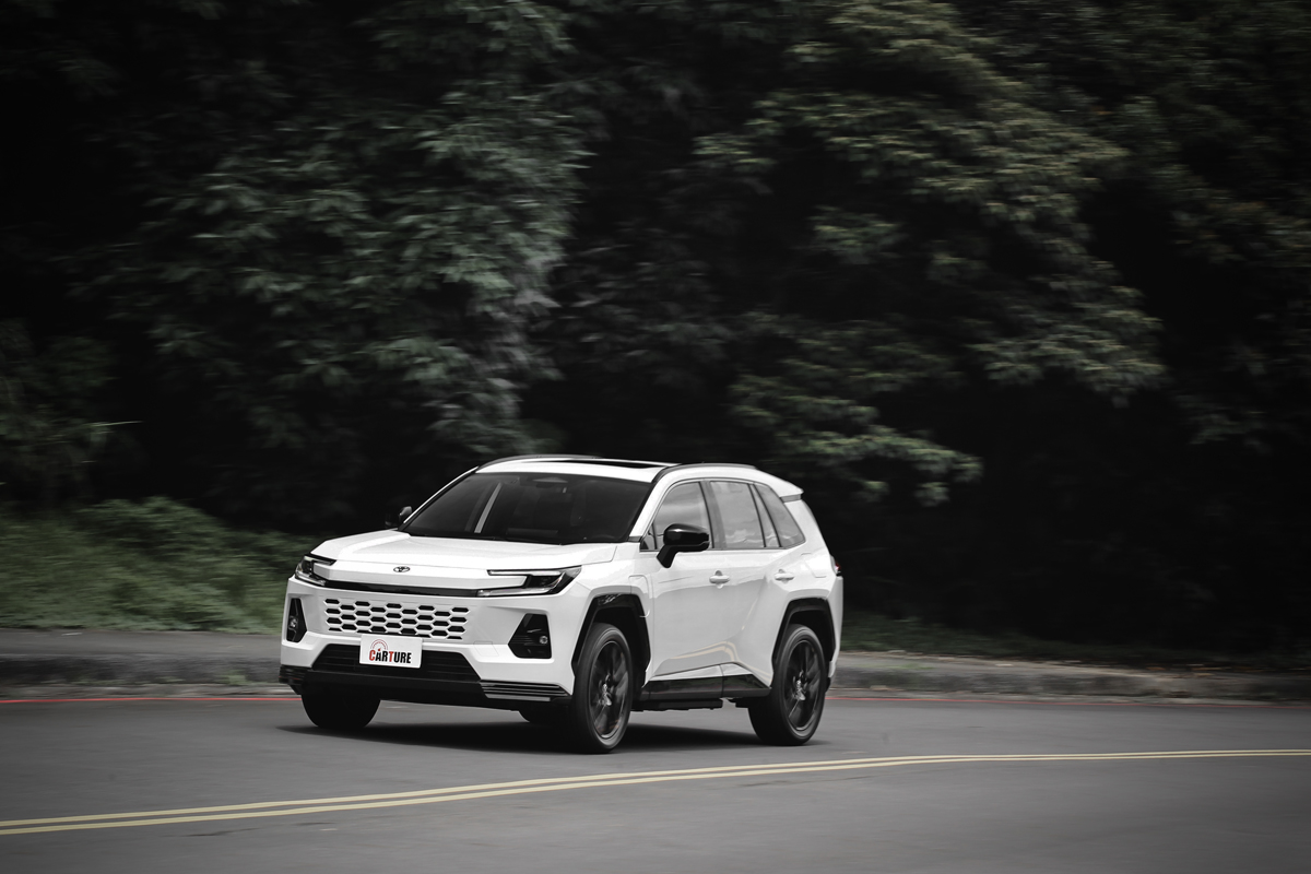 RAV4 PHEV於純電模式擁有135公里純電行駛里程(NEDC)和135km/h極速。