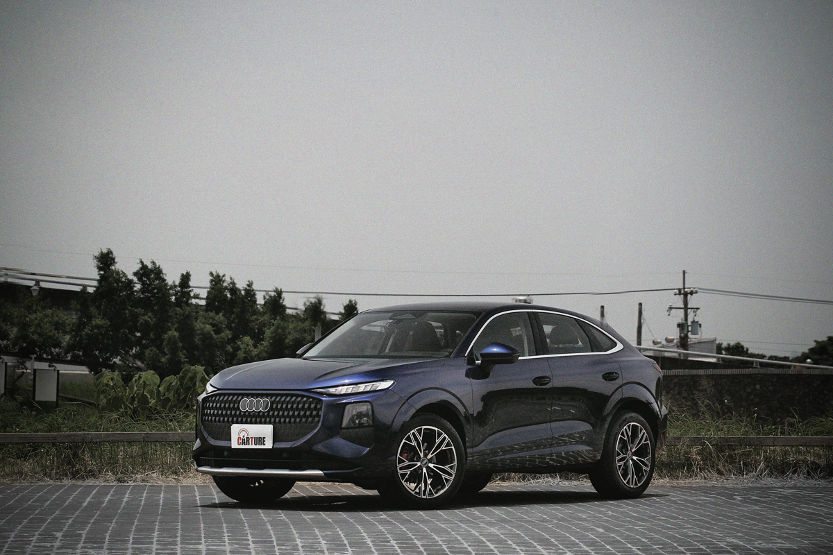Q3 Sportback TFSI 110kW配置advanced Line外觀套件。