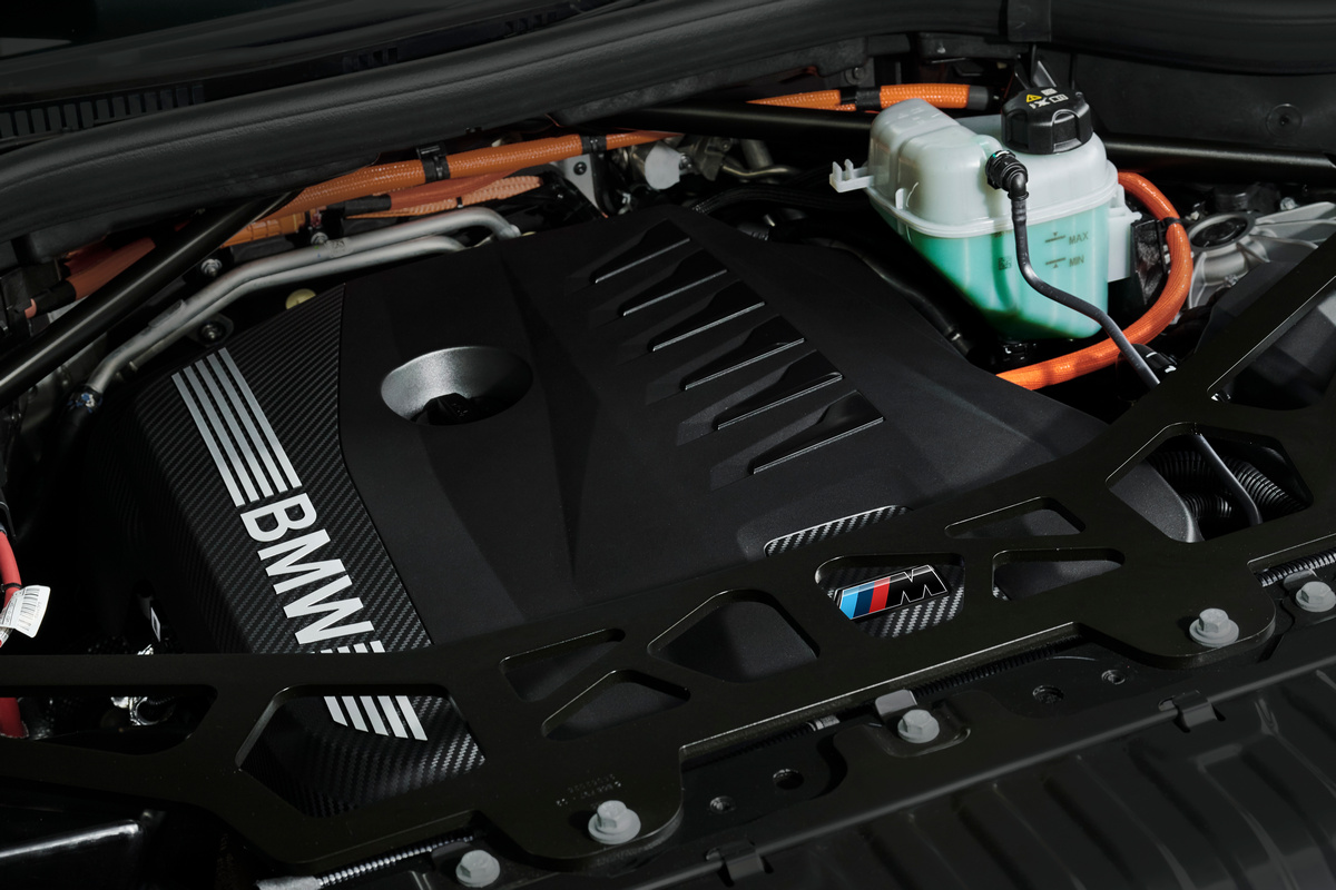 X5 40 xDrive(400hp/59.2kgm)、40d xDrive(313hp/68.3kgm)。