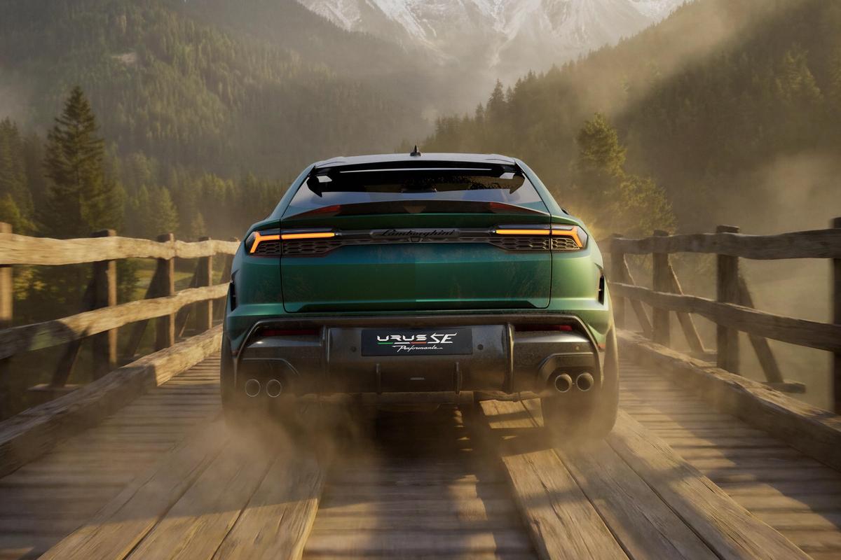 Urus SE Performante擁有812CV/102kgm輸出，0～100km/h加速3.3秒，0～200km/h加速則縮短至10.8秒。