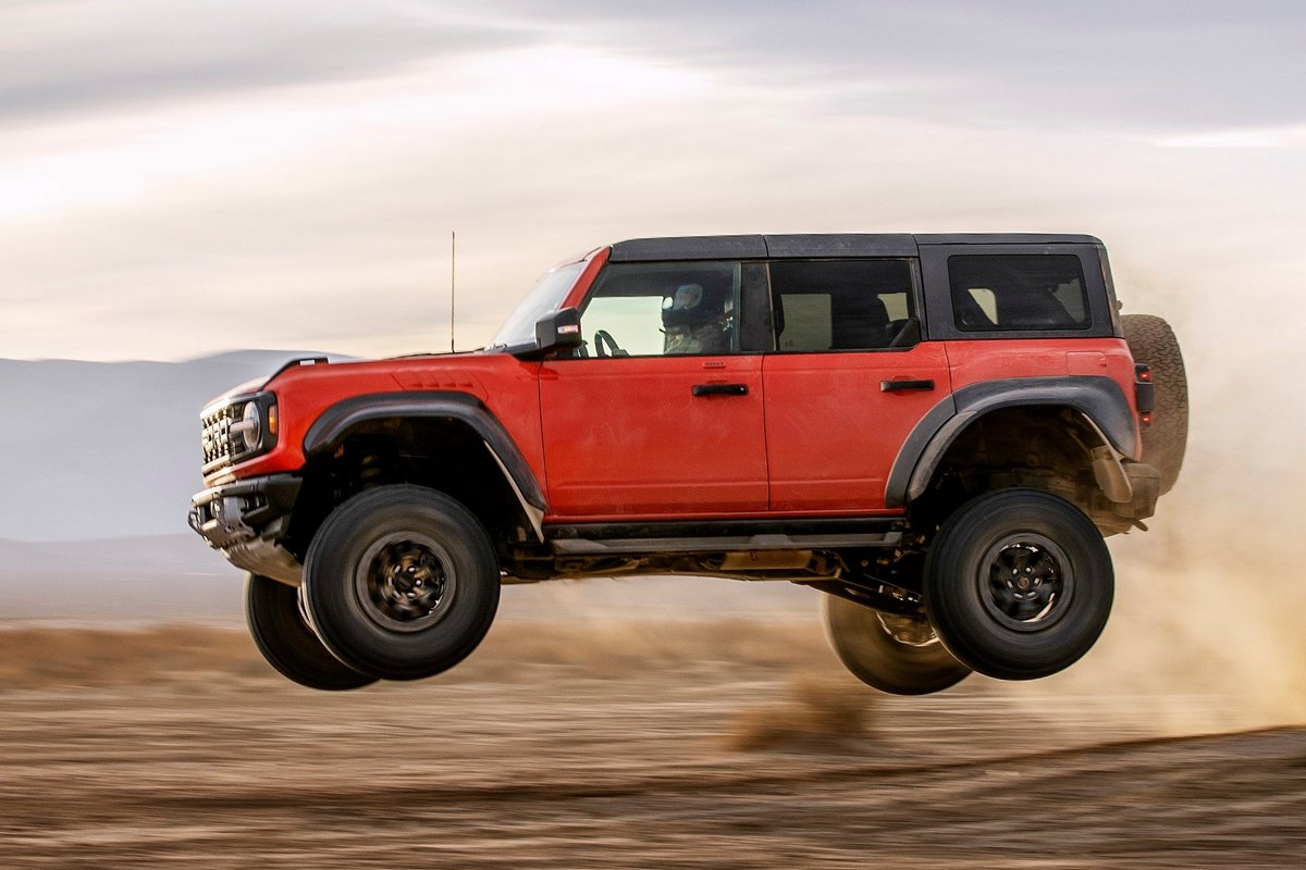 Ford Bronco Raptor輪拱安裝孔位不符合也不夠牢固，行進間會發生鬆脫。