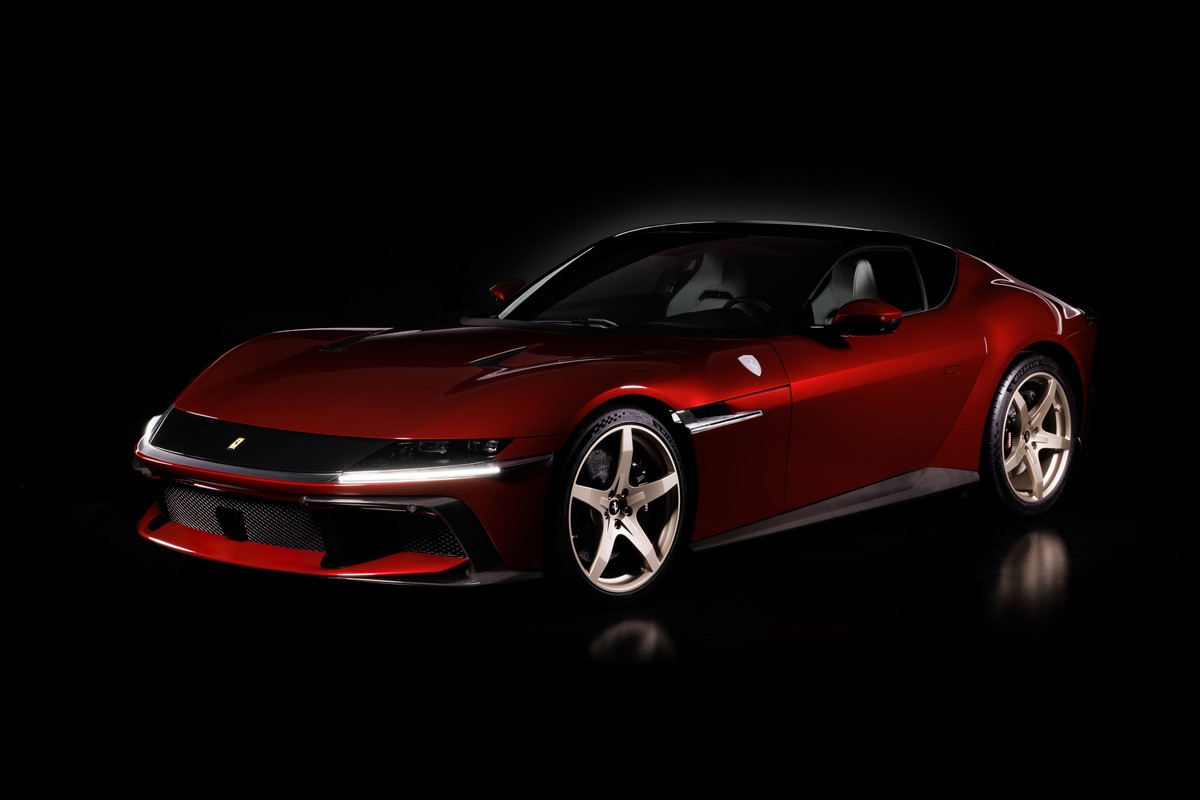 Ferrari推出限量1,499輛12Cilindri Manuale。