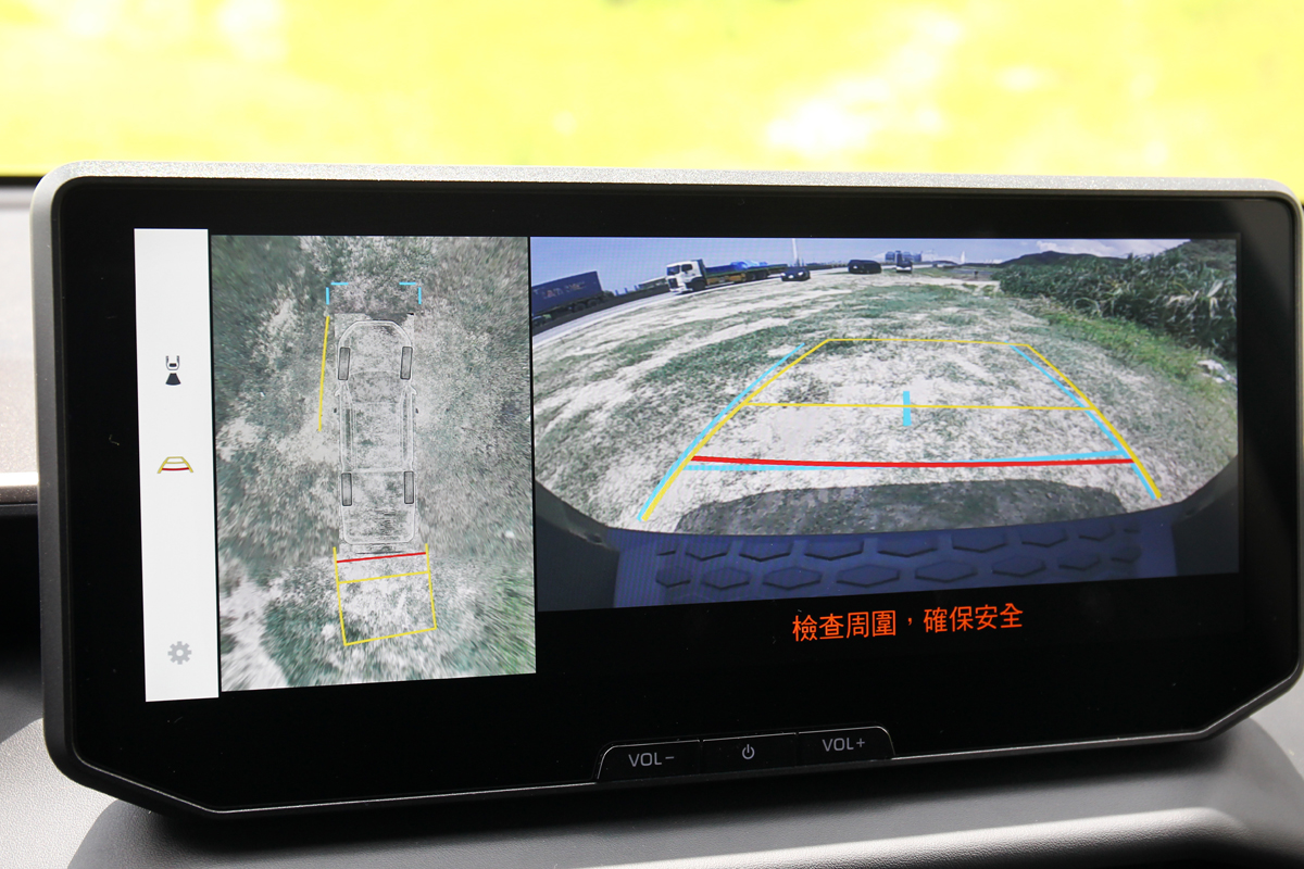 MTM智慧型越野顯示功能讓駕駛掌握周邊路況。