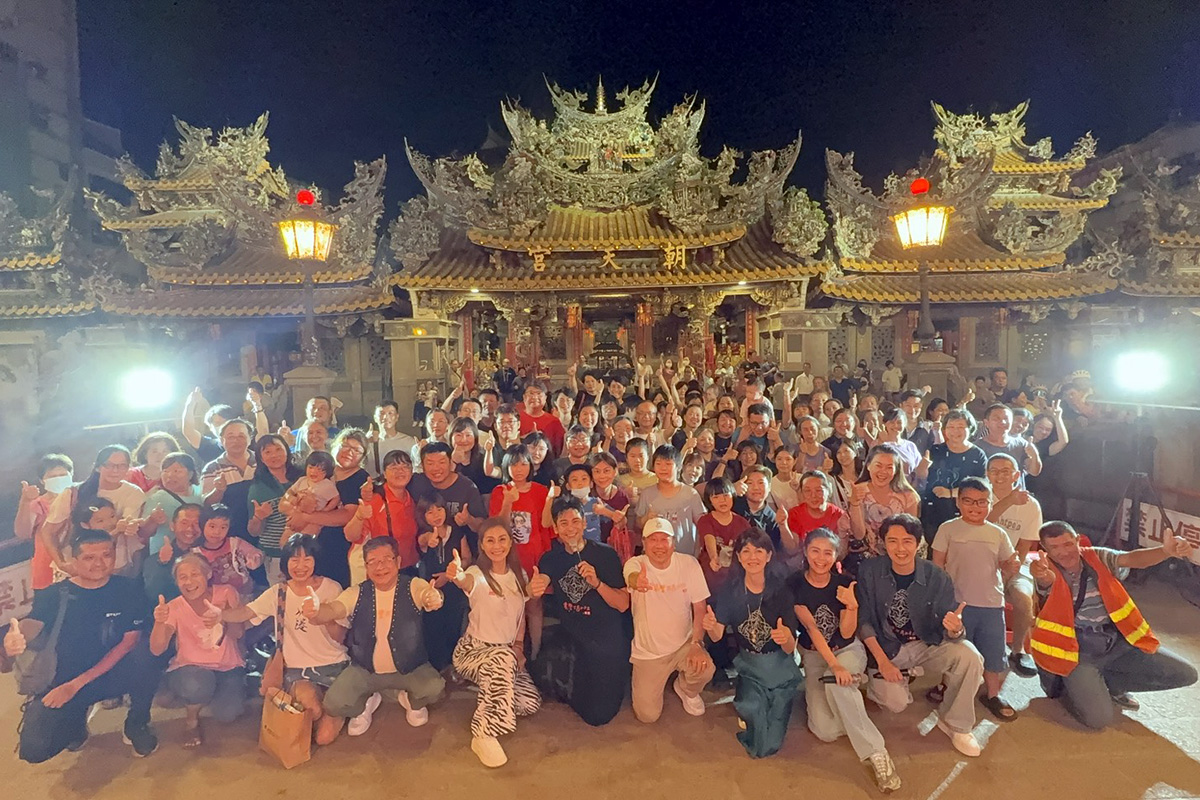 【車勢星聞】電影《農曆三月二十三》重回當初拍片的取景地雲林北港朝天宮，盛大舉辦「放電影給媽祖看」特映會。（圖：壹捌玖伍電影公司）
