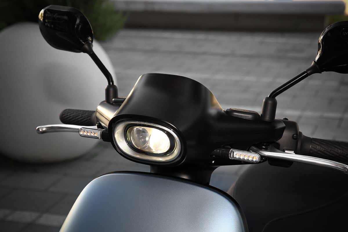 車頭型看久有點像似Vespa。