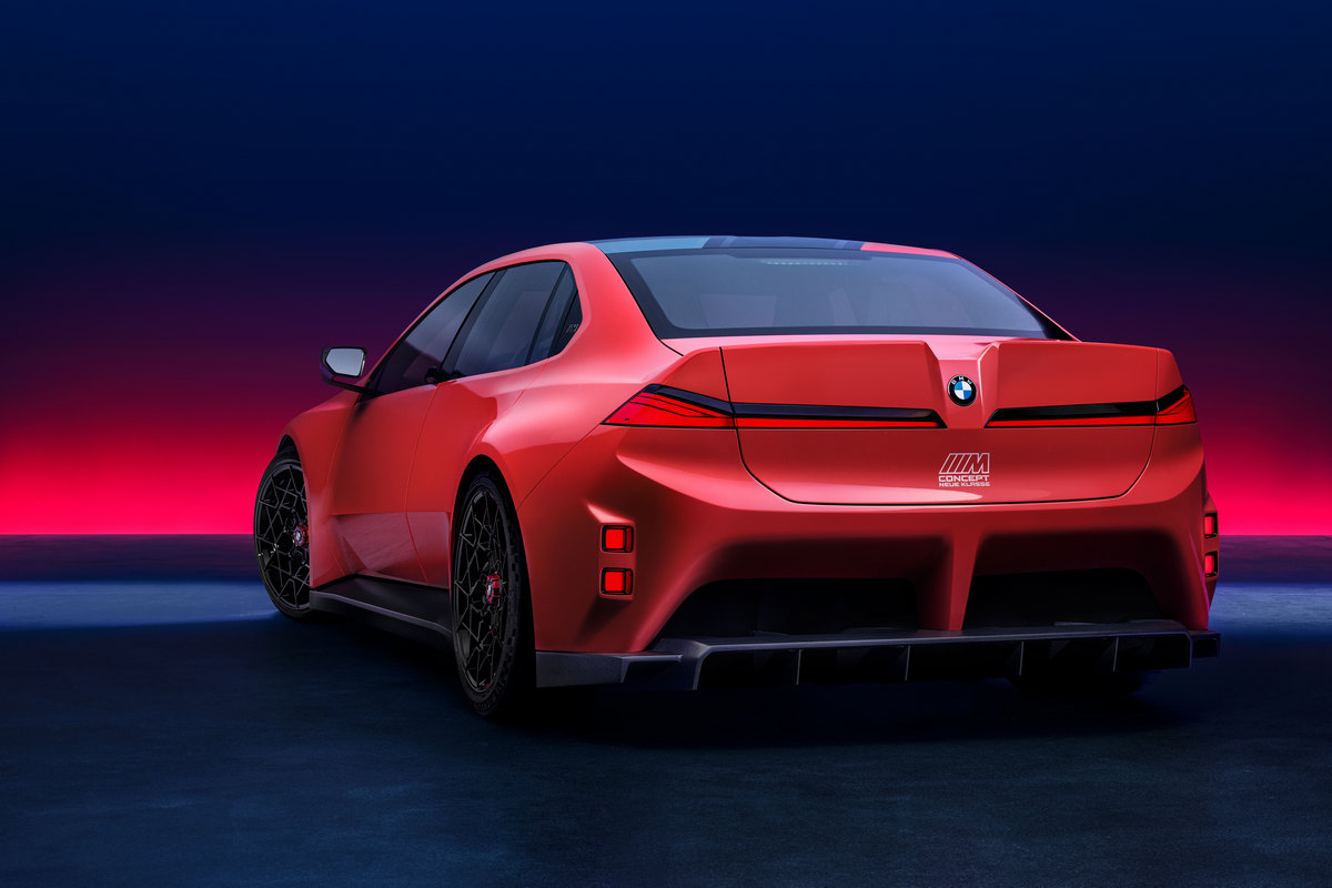 BMW近日表示M3無論缸數、燃油或是純電永遠都會是M3,所以電動M3車名就是M3。