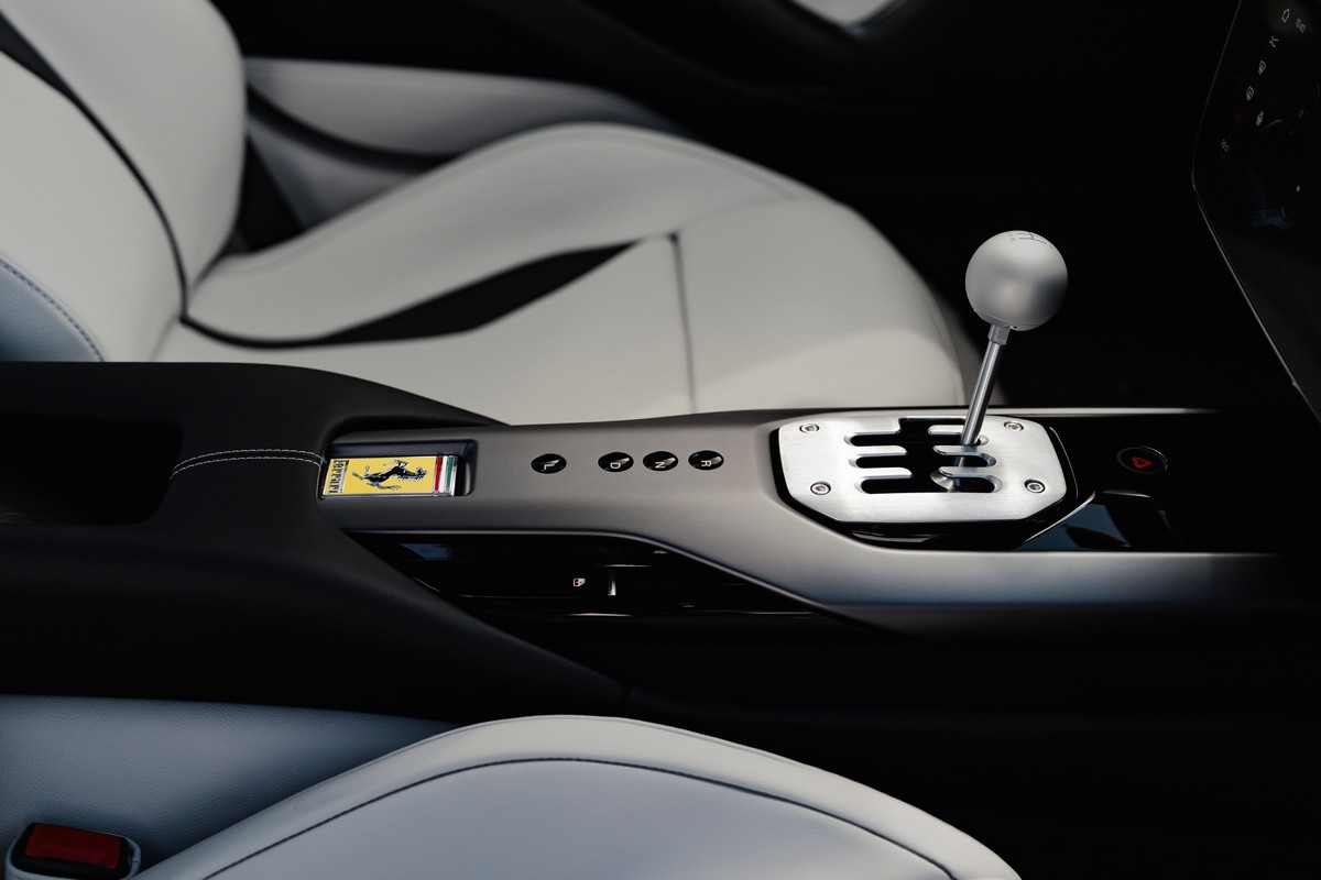 日前Ferrari推出手排12Cilindri Manuale，外媒詢問Lamborghini是否會效仿？Lamborghini表示這雖是一種選擇，但不是須遵循的趨勢。