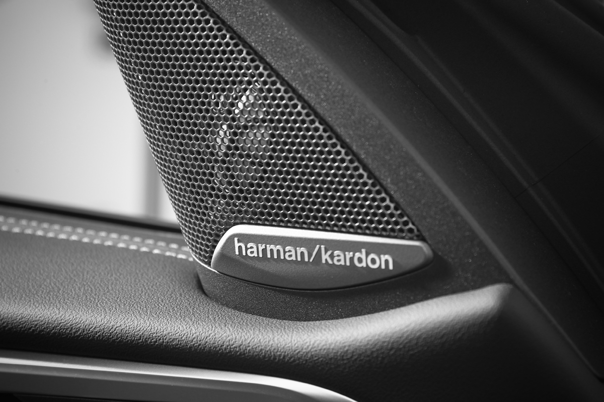 配備12支harman/kardon揚聲器。