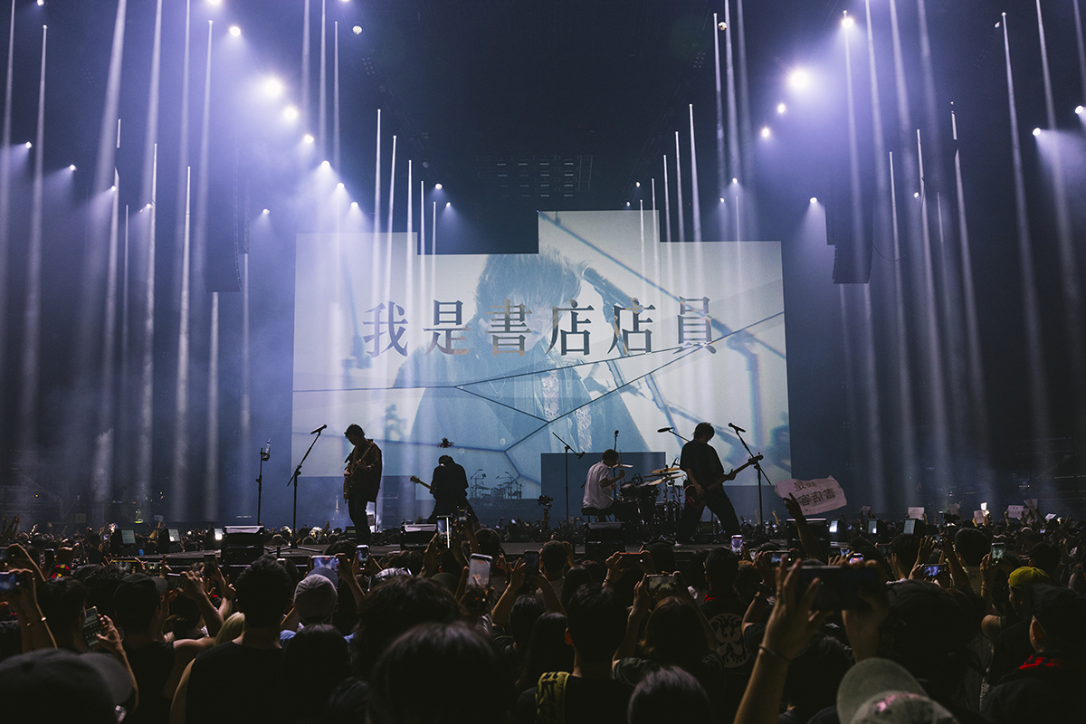 【車勢星聞】影音／滅火器成軍26年台北小巨蛋開唱，多首歌曲獻民主前輩。（圖：火氣音樂提供）