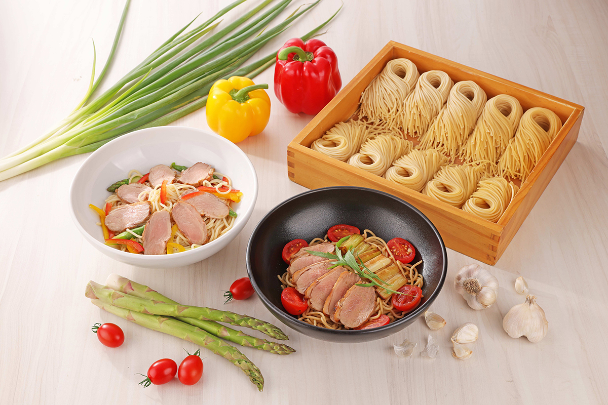 「BEPPIN PASTA」主廚團隊從近日在社群造成轟動的日清冷泡麵獲得靈感，推出兩款季節限定冷麵。（示意圖：品牌提供）