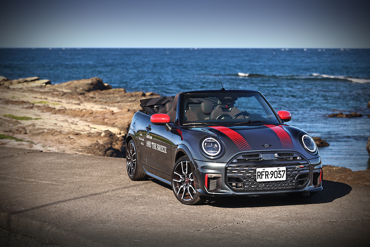 絲毫不需猶疑，我選擇的是Mini JCW Cabrio。