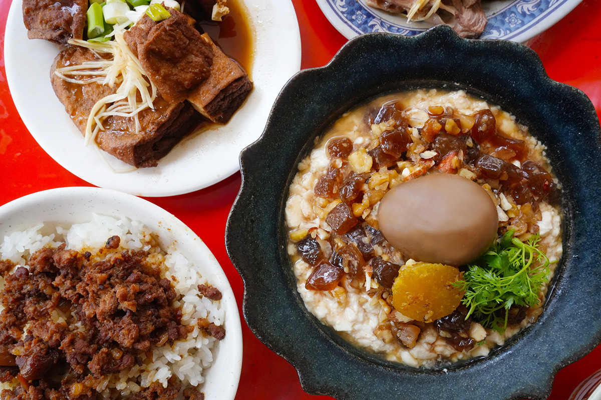 倉廩藉以滷肉飯為靈感創作，於7/25～8/31期間推出「這不是滷肉飯」甜點豆花，每碗120元。（圖片由倉廩提供）