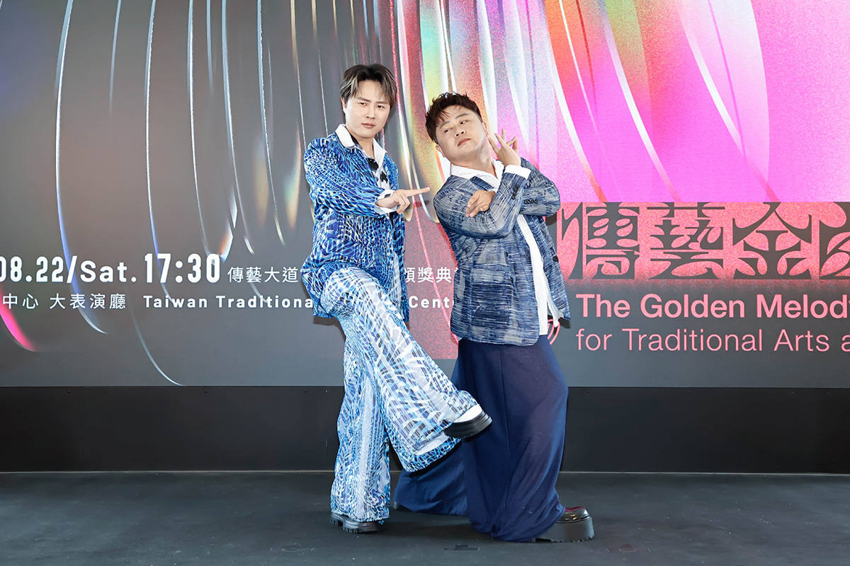 【車勢星聞】傳藝金曲獎／百萬兄弟現場更即興演出「平淡版」與「濃烈版」的夫妻抓姦戲碼。(照片:三立提供)
