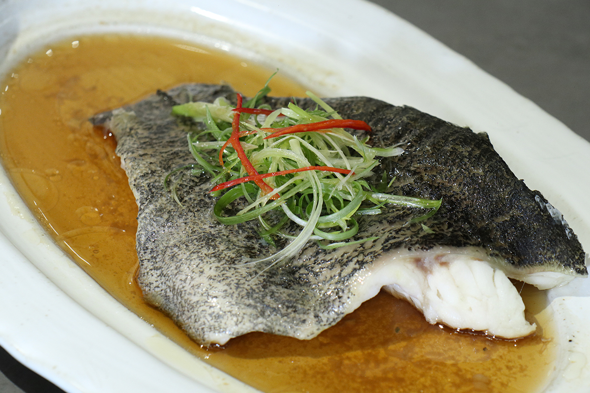 四味軒「時令鮮魚客製」，貼心選用魚肉最細緻的菲力部位，去除魚刺，讓孩童也能安心品嚐。（示意圖）