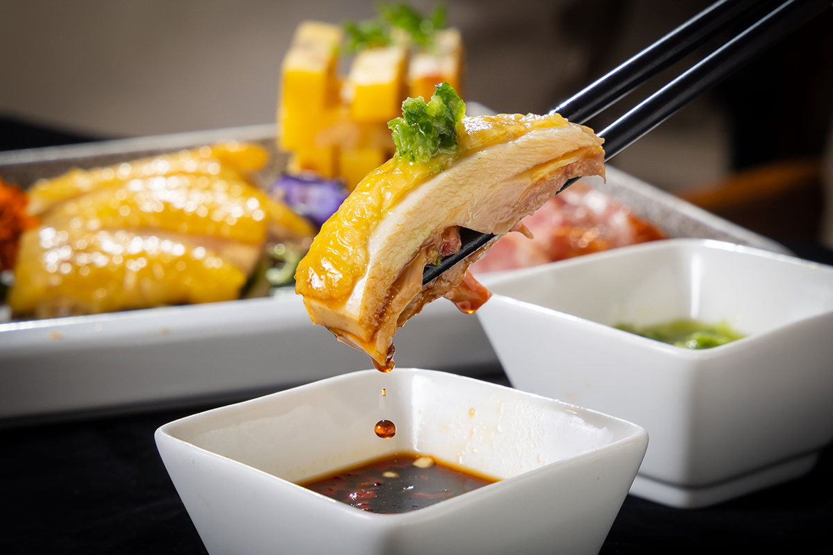 四味軒「白斬雞」口感扎實，很適合搭配辣椒醬油。（示意圖：品牌提供）